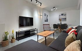 Liv - Modern Comfort Oasis In Pagrati